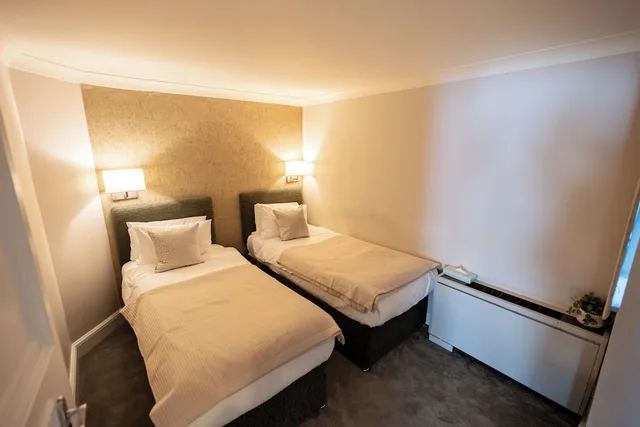 2 Bedrooms, Executive, Apartment, 2 King Beds, Mayfair House 6/10
