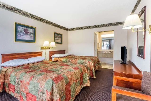 Room, 2 Double Beds, Days Inn By Wyndham Ashland 1/5