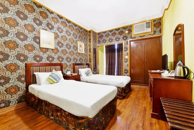 غرفة بسريرين منفصلين، Capital O 125 Moon Plaza Hotel 4/5
