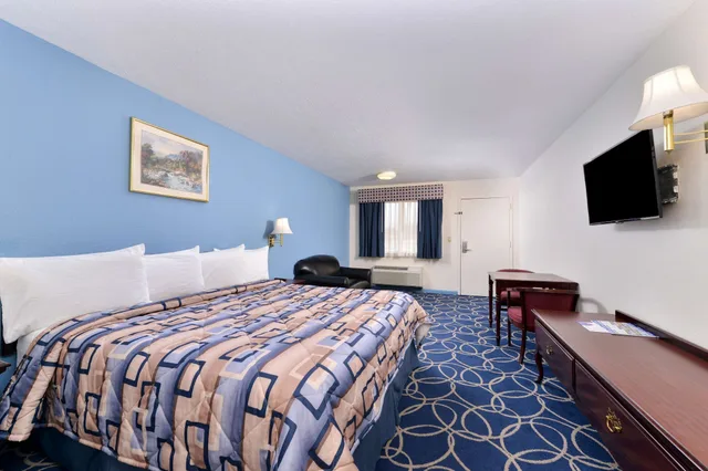 غرفة بسرير كينج، Americas Best Value Inn Suites Houston Brookhollow Nw 3/5