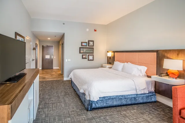 Room, King Bed, Gulf View, No Patio، Hampton Inn Pensacola Beach 7/9