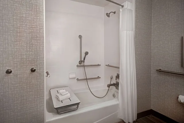 غرفة بسرير كينج بحوض استحمام، Hampton Inn Tucson Downtown 3/3