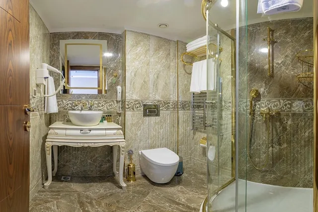 غرفة عائلية ثلاثية بسرير كينج وسرير فردي بإطلالة على المدينة، Sultan City Hotel 10/10