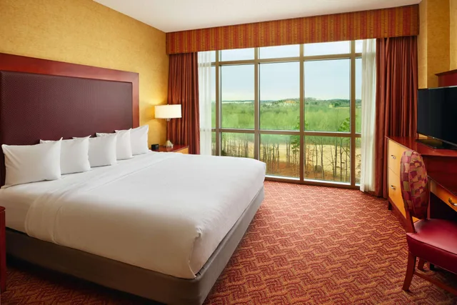 2 Bedrooms, Suite, 1 King or 2 Queen Beds، Embassy Suites by Hilton Charlotte Concord Golf Resort & Spa 3/12