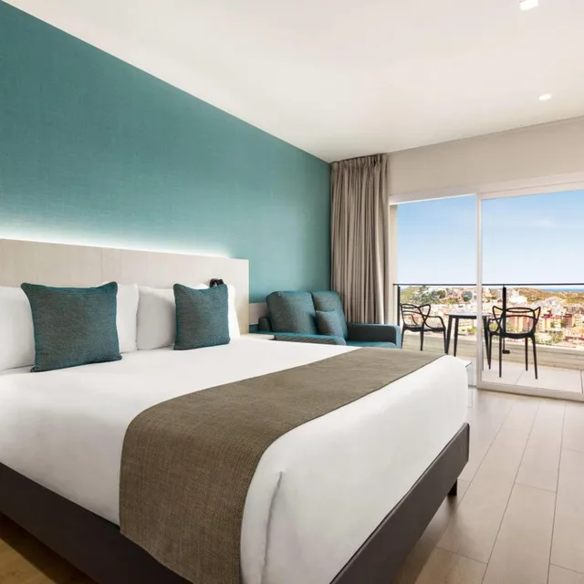 غرفة فاخرة بسرير مزدوج بإطلالة على البحر، Ramada Resort by Wyndham Puerto de Mazarron 3/7