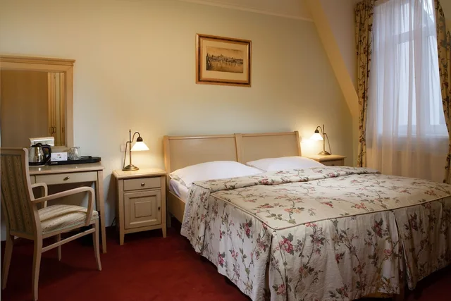 غرفة كومفورت بسرير مزدوج أو سريرين منفصلين، Schlosspark Spa Hotel 2/8