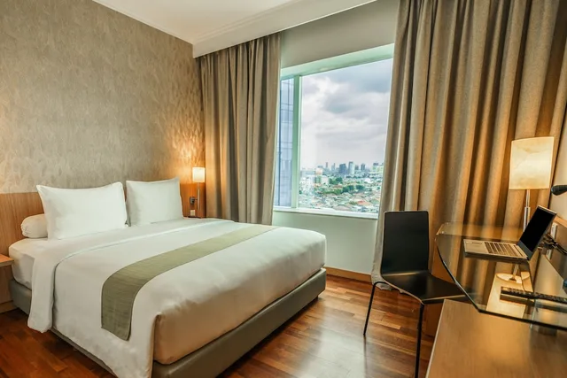 غرفة تنفيذية بسرير كينج، Kimaya Slipi Jakarta by Harris 1/4