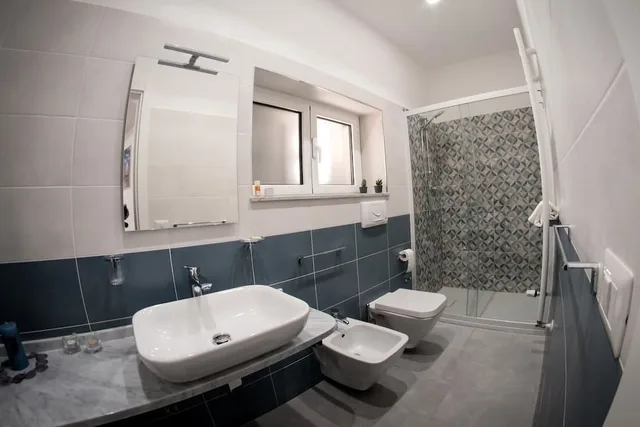 غرفة رباعية بسرير كوين وسريرين منفصلين، B&B Al Centro Storico 5/6