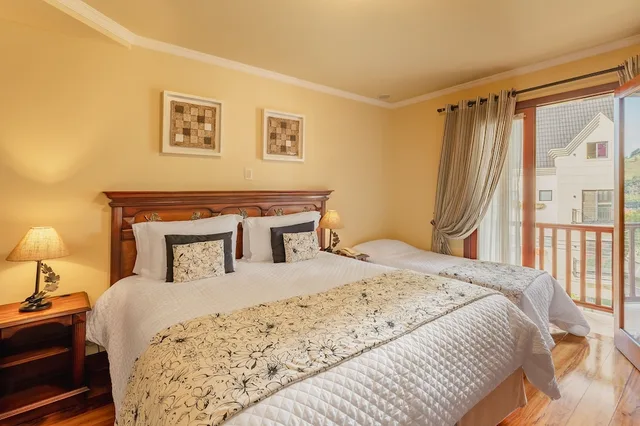 غرفة ديلوكس ثلاثية بسرير كوين وسرير فردي بشرفة، Pousada Villa D'biagy 4/6
