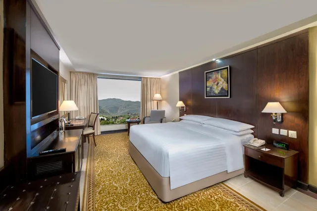 Guest Room, Deluxe, King Bed, ISLAMABAD MARRIOTT HOTEL 3/10