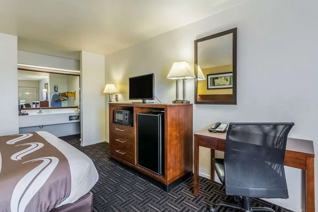 Upgrade, King Bed، Quality Inn Fresno Near University 2/4