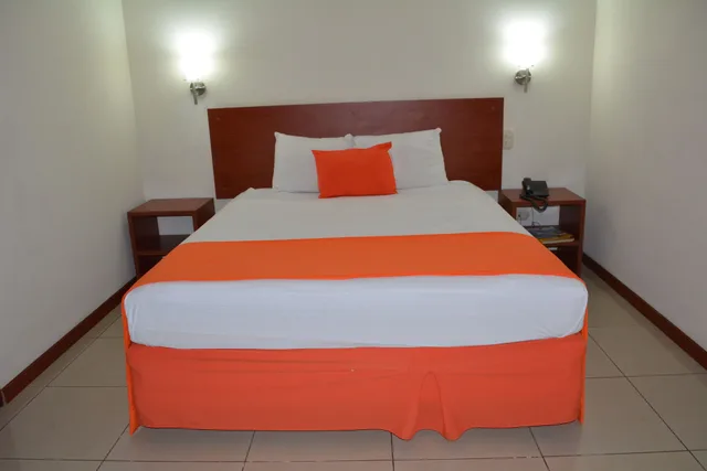 غرفة كلاسيكية ثلاثية بسريرين مزدوجين، Hotel Windsor Plaza 3/4