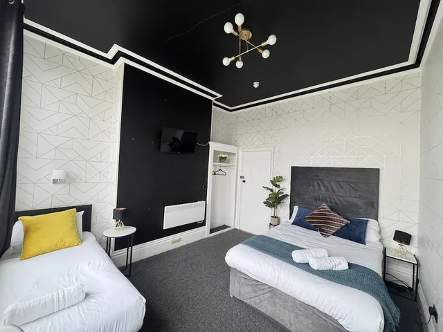 غرفة قياسية ثلاثية بسرير مزدوج وسرير فردي، OYO Marine Parade Hotel Eastbourne Pier 4/10