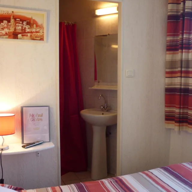 غرفة مفردة، Hôtel Du Centre 8/10
