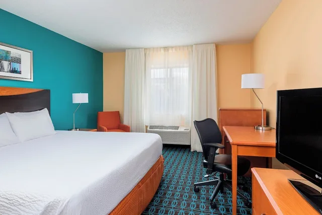 غرفة بسرير كينج لذوي الإعاقة، Fairfield Inn Lubbock 1/3