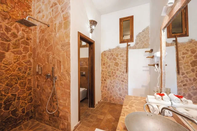 غرفة سوبيريور ثلاثية بسرير كينج وسرير فردي بإطلالة جزئية على البحر، Mvuvi Boutique Resort 5/6