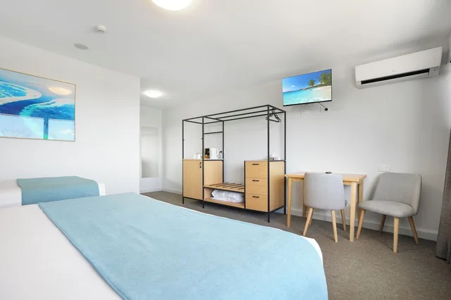 غرفة قياسية بسريرين منفصلين وسرير كوين وسرير فردي، Gladstone Reef Hotel Motel 4/6