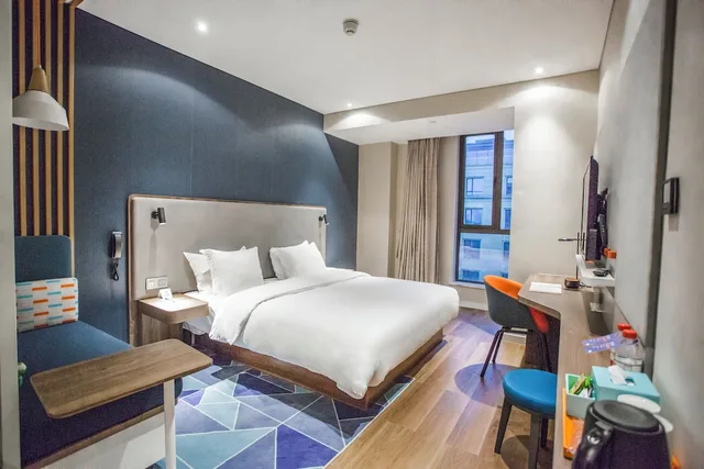 غرفة قياسية بسرير كوين، Holiday Inn Express Shanghai Pudong Chuansha 2/4