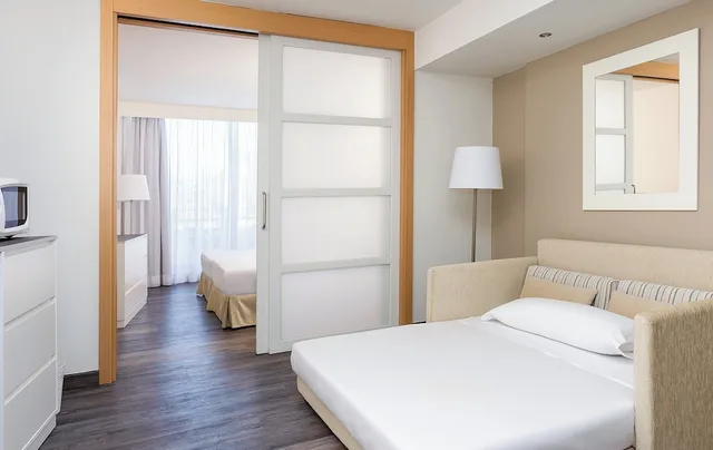 Family, Twin Beds, Sofa, Sol Lanzarote 9/10