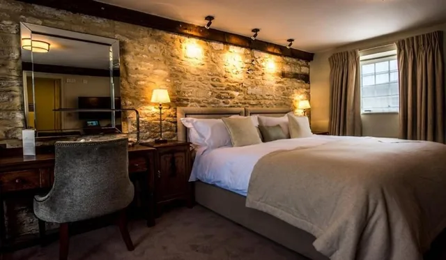 غرفة عائلية ثلاثية بسرير كينج مع أريكة، Widbrook Grange Hotel 1/2