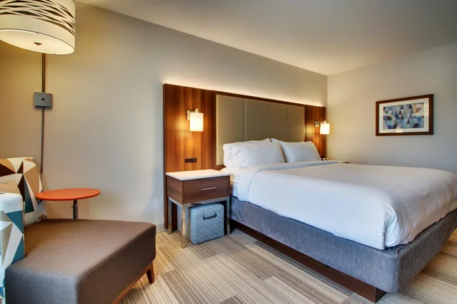 جناح بسرير كينج، Holiday Inn Express Helen 2/3