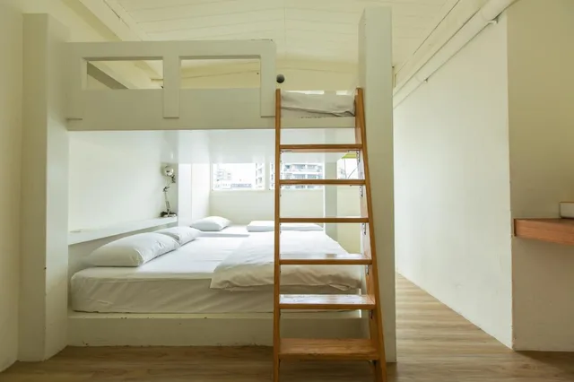 غرفة عائلية بسرير فردي وسرير بطابقين، Mr Lobsters Secret Den Design Hostel 2/4