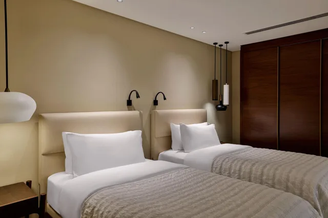 Deluxe, Twin Beds, Le Meridien Dubai Hotel and Conference Centre 2/3