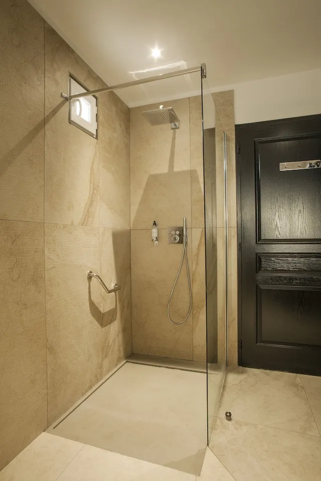 جناح تنفيذي بسرير كينج مع أريكة، La Pietra Hotel Restaurant 3/3