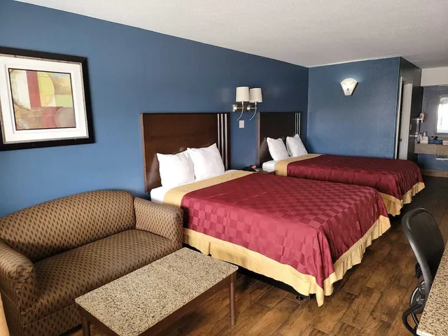 Standard, 2 Queen Beds, Texas Inn & Suites Raymondville 4/10