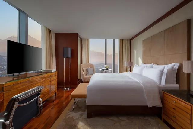 غرفة إليت ركنية بسرير كينج بإطلالة، THE RITZ-CARLTON, ALMATY 2/7