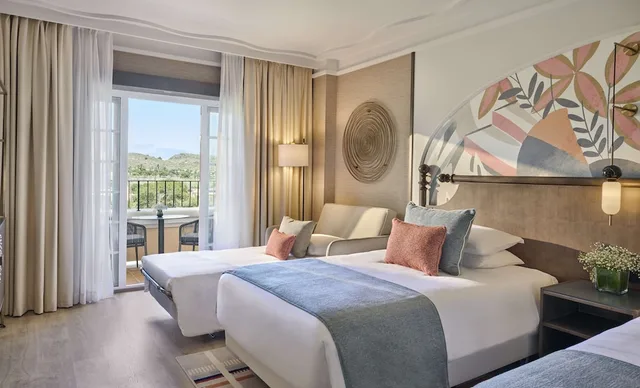 Room, King Bed, Golf Course View, Terrace، La Manga Club Hotel Principe Felipe 2/3