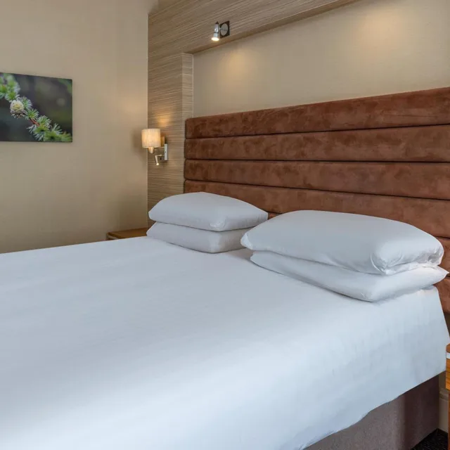 غرفة كلاسيكية عائلية، Delta Hotels by Marriott Cheltenham Chase 2/3
