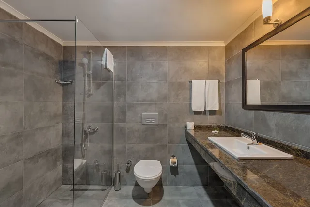 غرفة عائلية بسرير كوين وسريرين منفصلين، SENZA Grand Santana Hotel 4/5