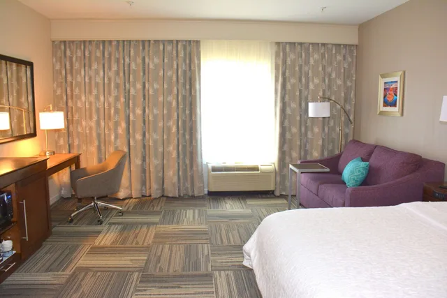 Room, King Bed, Sofa, Hampton Inn Grand Junction Downtown/Historic Main Street 2/5