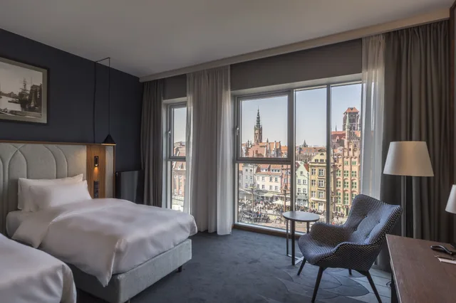 غرفة عائلية بسرير كوين بإطلالة على النهر، Radisson Hotel And Suites Gdansk 1/7