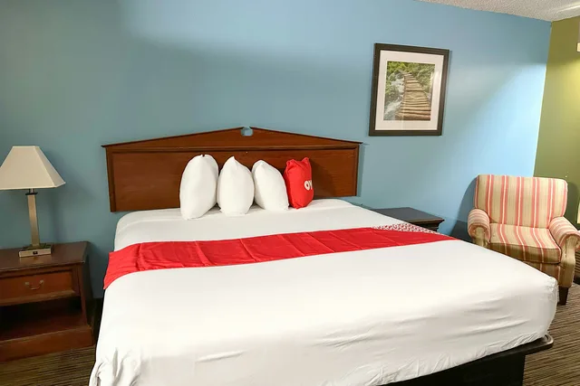 غرفة بسرير كينج للمدخنين، Bonita Lakes Inn by Capital O Meridian I20 1/10