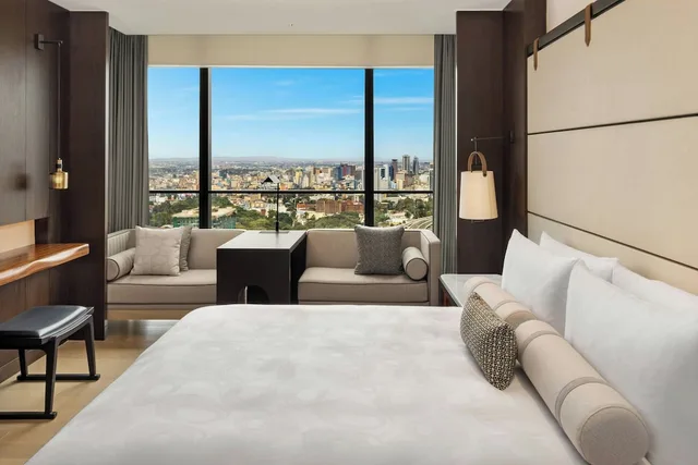 غرفة قياسية بسرير كينج، JW Marriott Nairobi 2/5