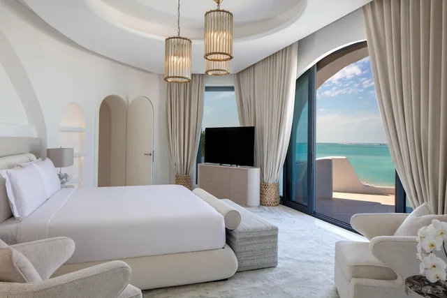 جناح دوبلكس ملكي بسرير كينج، Anantara Retreat Santorini Abu Dhabi - Adults Only 1/3