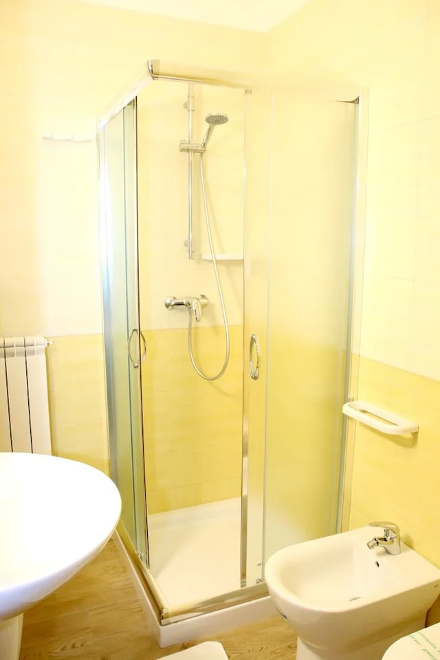 غرفة رباعية بسرير كوين وسرير بطابقين، Bed And Breakfast L'aranceto 3/3