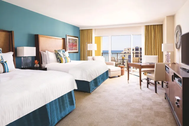 غرفة بسريرين كوين بإطلالة على البحر، The Ritz-Carlton, Aruba 1/8