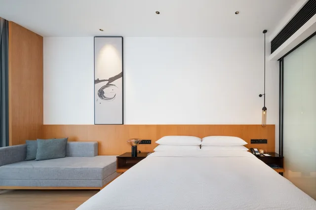 Executive, King Bed, Fairfield by Marriott Zhuhai Xiangzhou 4/6