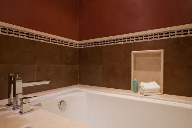 غرفة بريميوم بسريرين منفصلين بإطلالة على المسبح، Kenzi Menara Palace 3/3