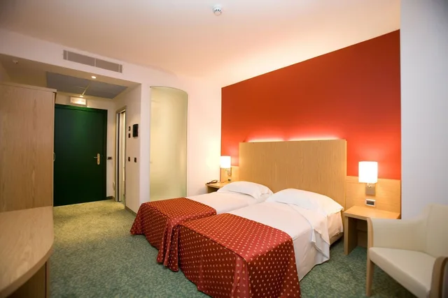 غرفة مفردة بسرير مزدوج، Hotel Senator 1/6