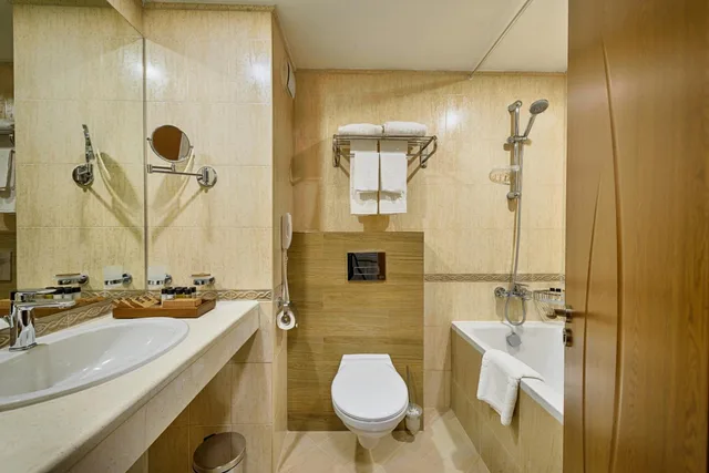 غرفة ديلوكس بسرير مزدوج أو سريرين منفصلين بشرفة، Katarino Spa Hotel 8/9