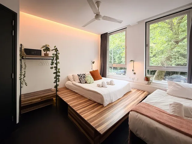 Room, Triple, 1 Double and 1 Single Bed, De Pijp Boutique Hotel 3/10