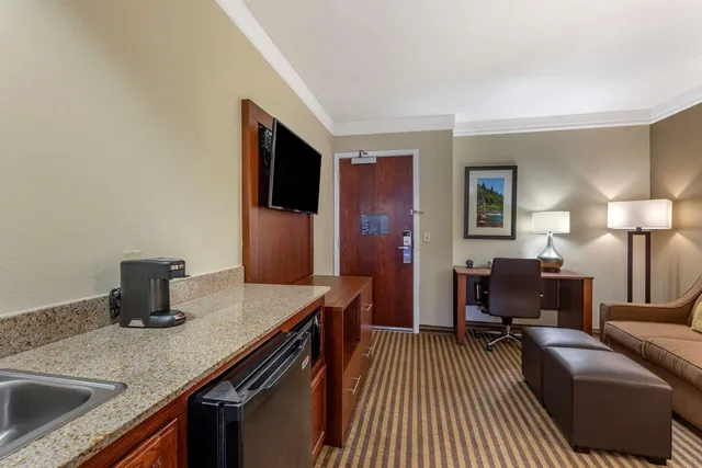جناح بسرير كينج، Comfort Suites Visalia - Convention Center 3/3