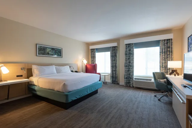 Ambassador, Suite, King Bed، Hilton Garden Inn Calabasas 1/4