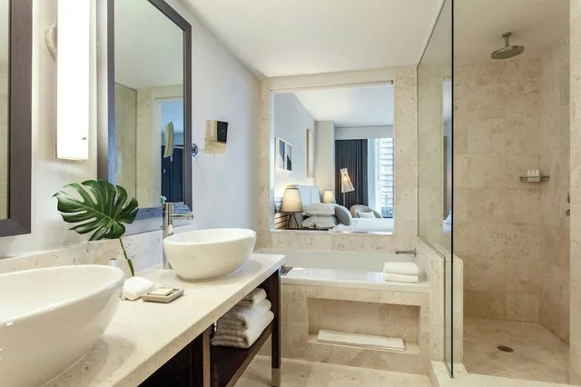 جناح بسرير كينج في طابق مرتفع، Kimpton Epic Hotel 2/4