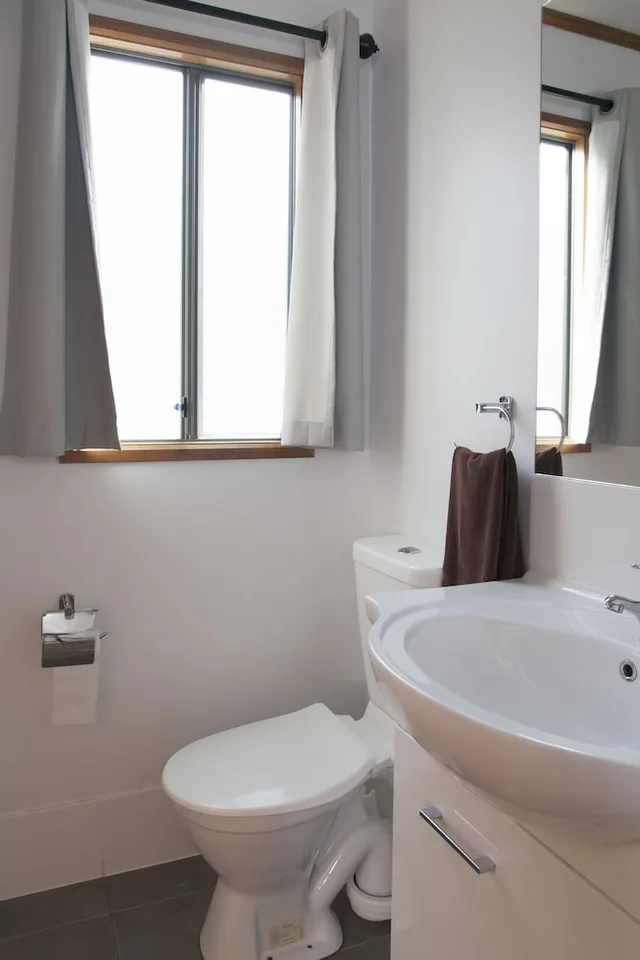كابينة بسرير مزدوج بغرفة نوم واحدة يُسمح فيها بالحيوانات الأليفة، Sundowner Cabin And Tourist Park 3/4