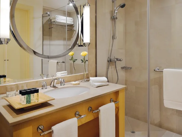 Superior, Single, City View, Movenpick Hotel Beirut 2/2